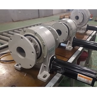 8 &quot;แกนเดี่ยว Slew Drive Gearbox ล็อคตัวเอง CSP 8kNm แรงบิดเอาต์พุตพิกัด